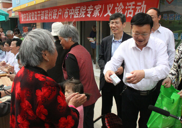 济宁市中医院专家走进嘉祥县马村镇马西社区开展义诊活动